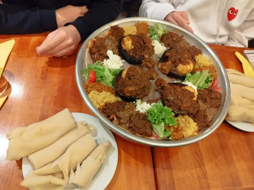 Yefisig Beyaynetou l'assortiment de 4 Plats Traditionnels