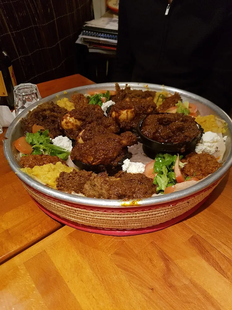 Yefisig Beyaynetou Plat de Découverte